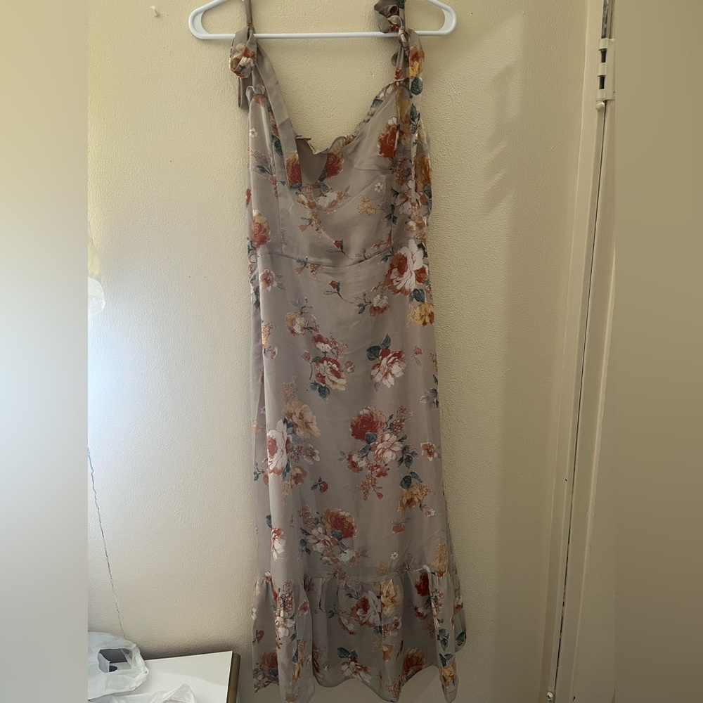 Cutest floral dress, size large, cream color.